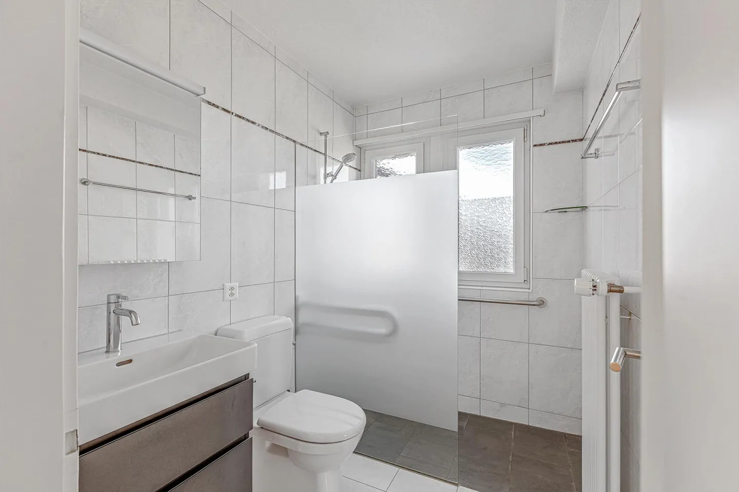 Casa di campagna con 7 camere nella zona agricola con vista lago e panoramica mozzafiato - Foto 6 di 12