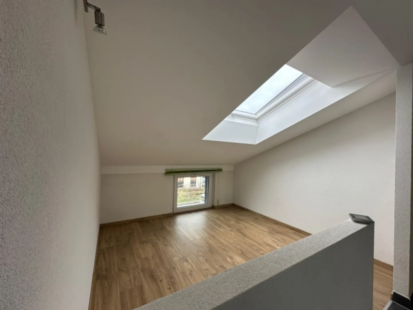 «Appartement de 3.5 pièces + bureau au dernier étage d'un immeuble récent» - Photo 7 sur 13