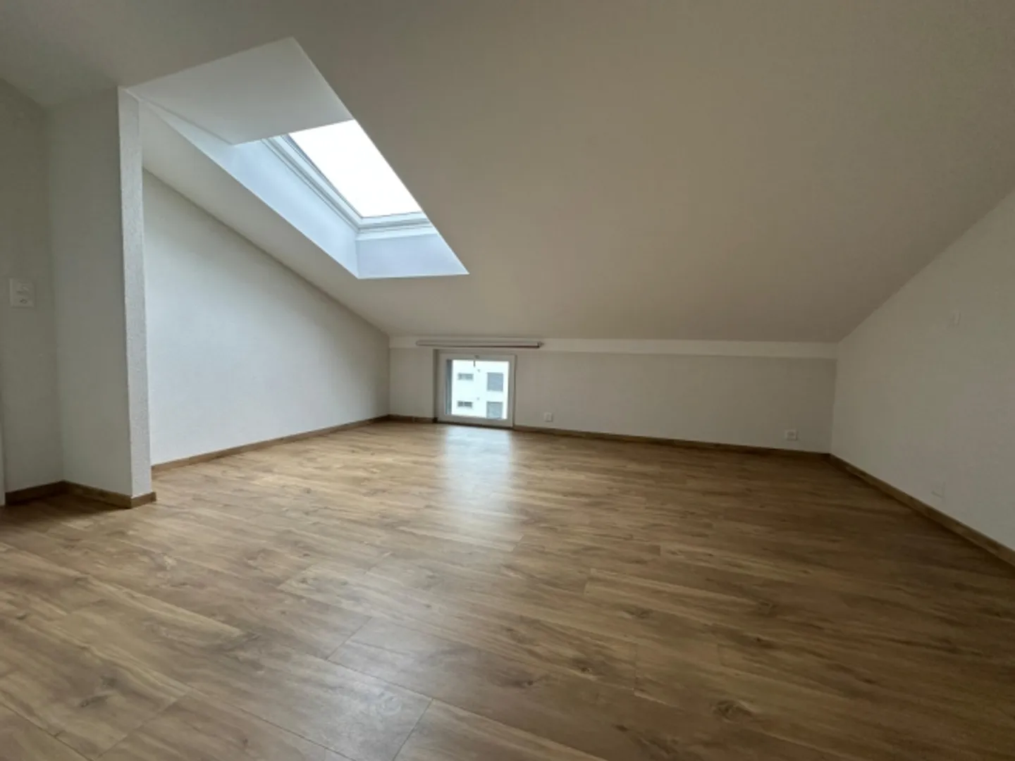 «Appartement de 3.5 pièces + bureau au dernier étage d'un immeuble récent» - Photo 8 sur 13