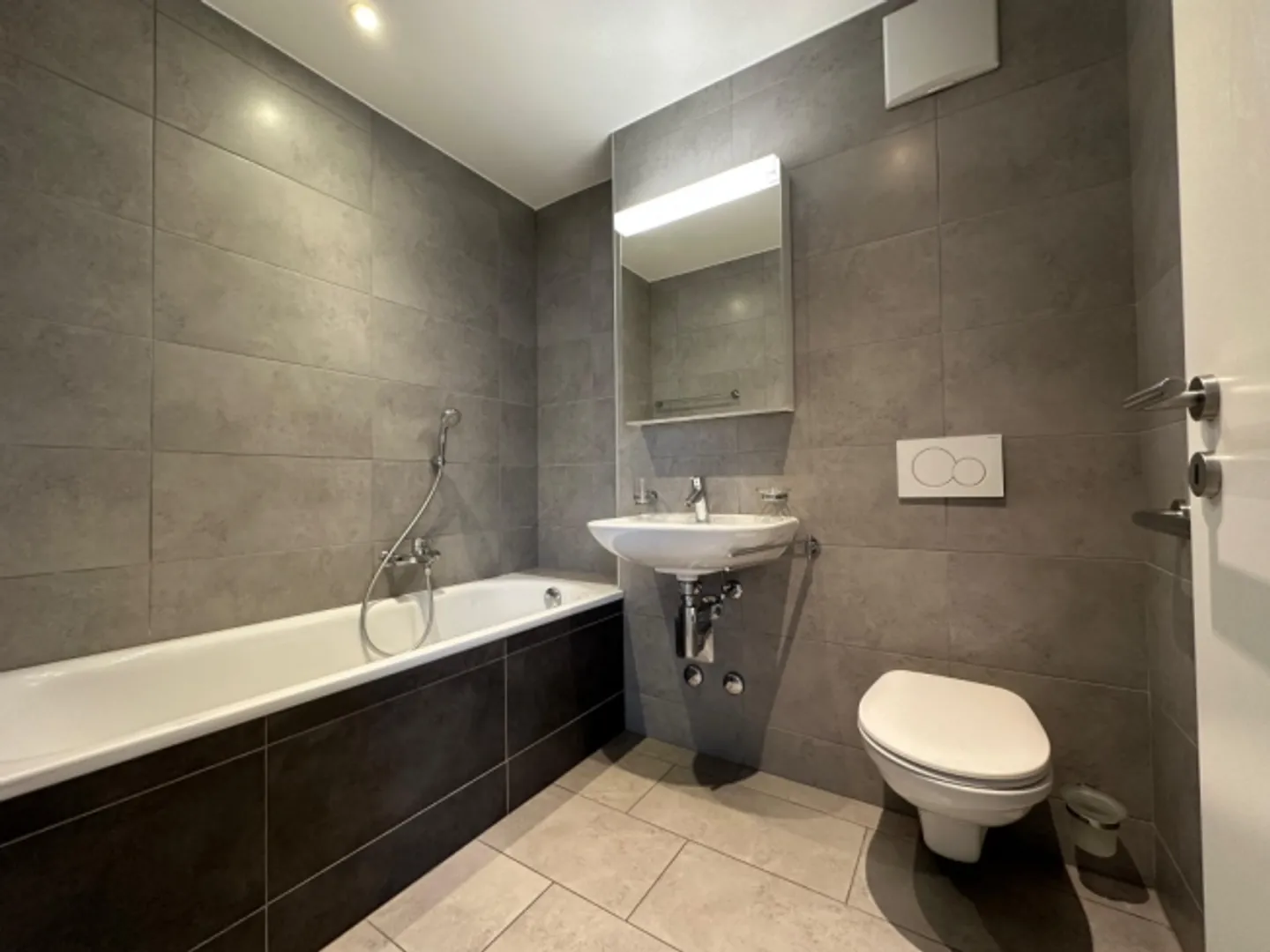 «Appartement de 3.5 pièces + bureau au dernier étage d'un immeuble récent» - Photo 11 sur 13