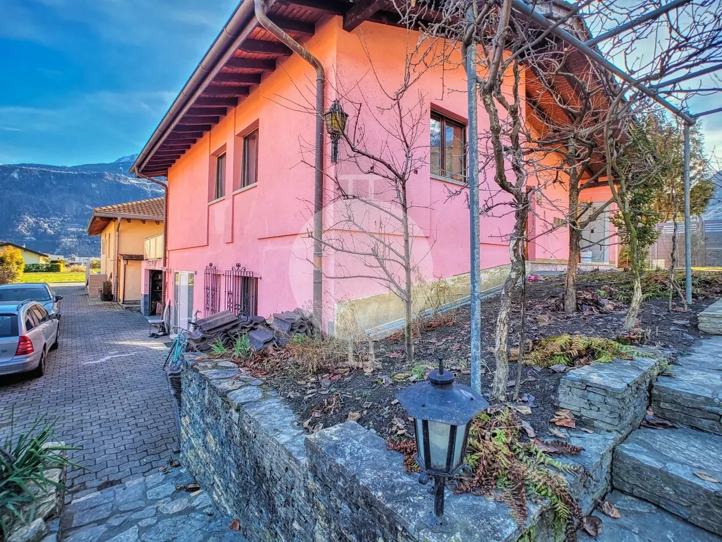 Zu verkaufen, Haus mit 2 Apartments in Vétroz - Potenzial und angenehmes Wohnambiente - Foto 1 von 13