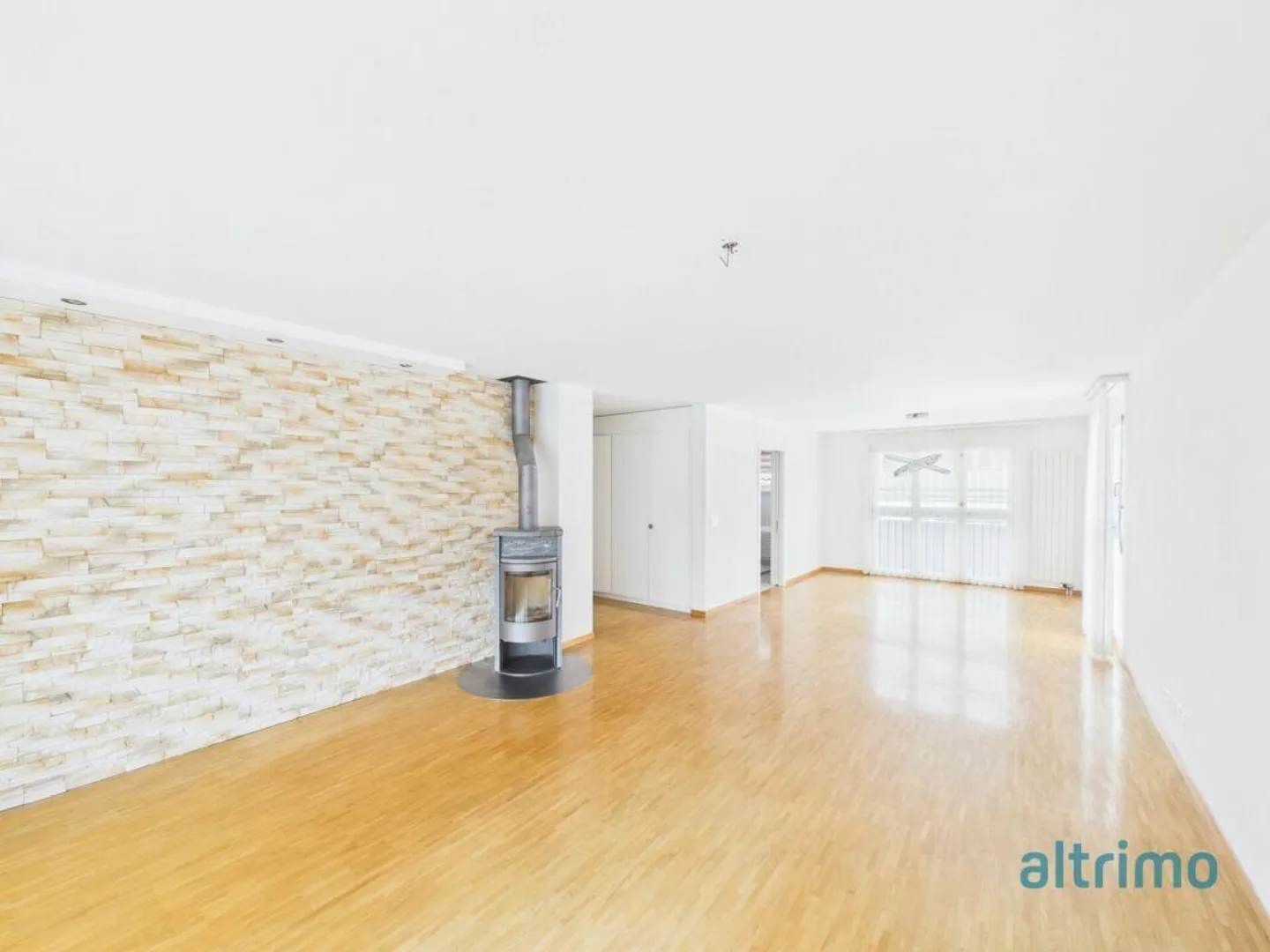 Bright 4.5-room apartment in a quiet residential area - Photo 1 of 12