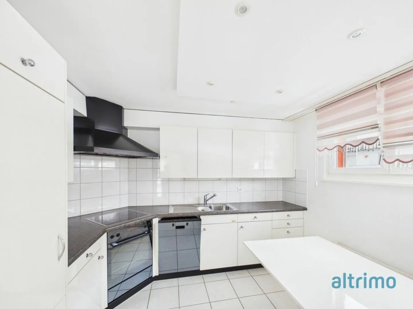 Bright 4.5-room apartment in a quiet residential area - Photo 2 of 12