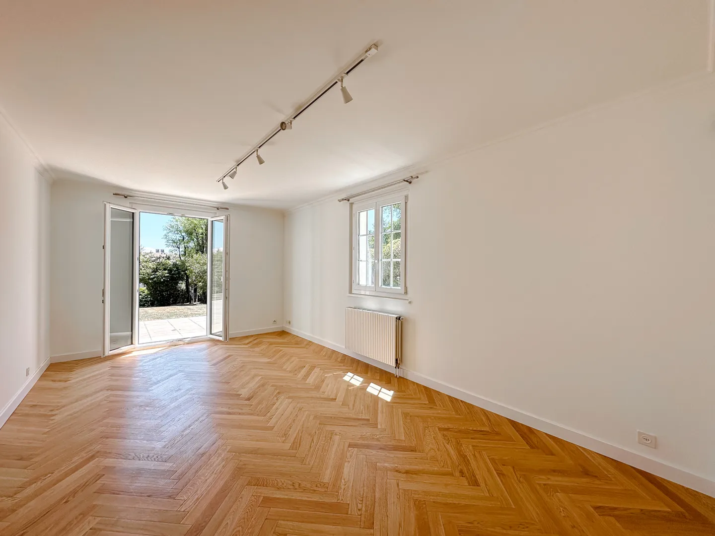 High-end family property with Mont-Blanc view - Photo 4 of 23