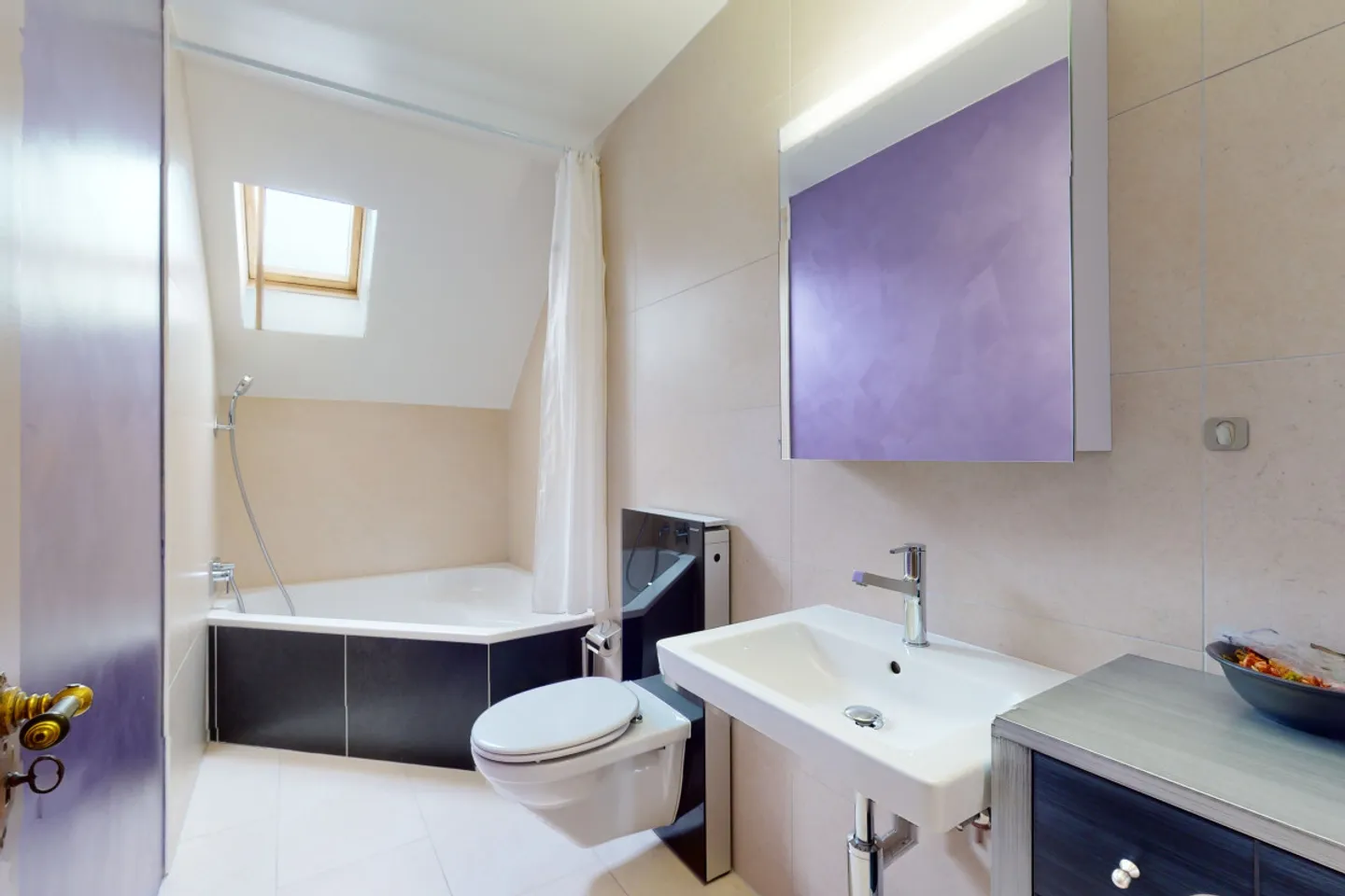 Renovated Penthouse in Downtown - Photo 5 of 8