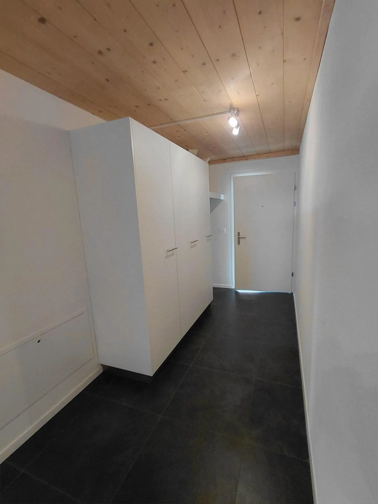 Charming attic apartment with beautiful views - Photo 8 of 12