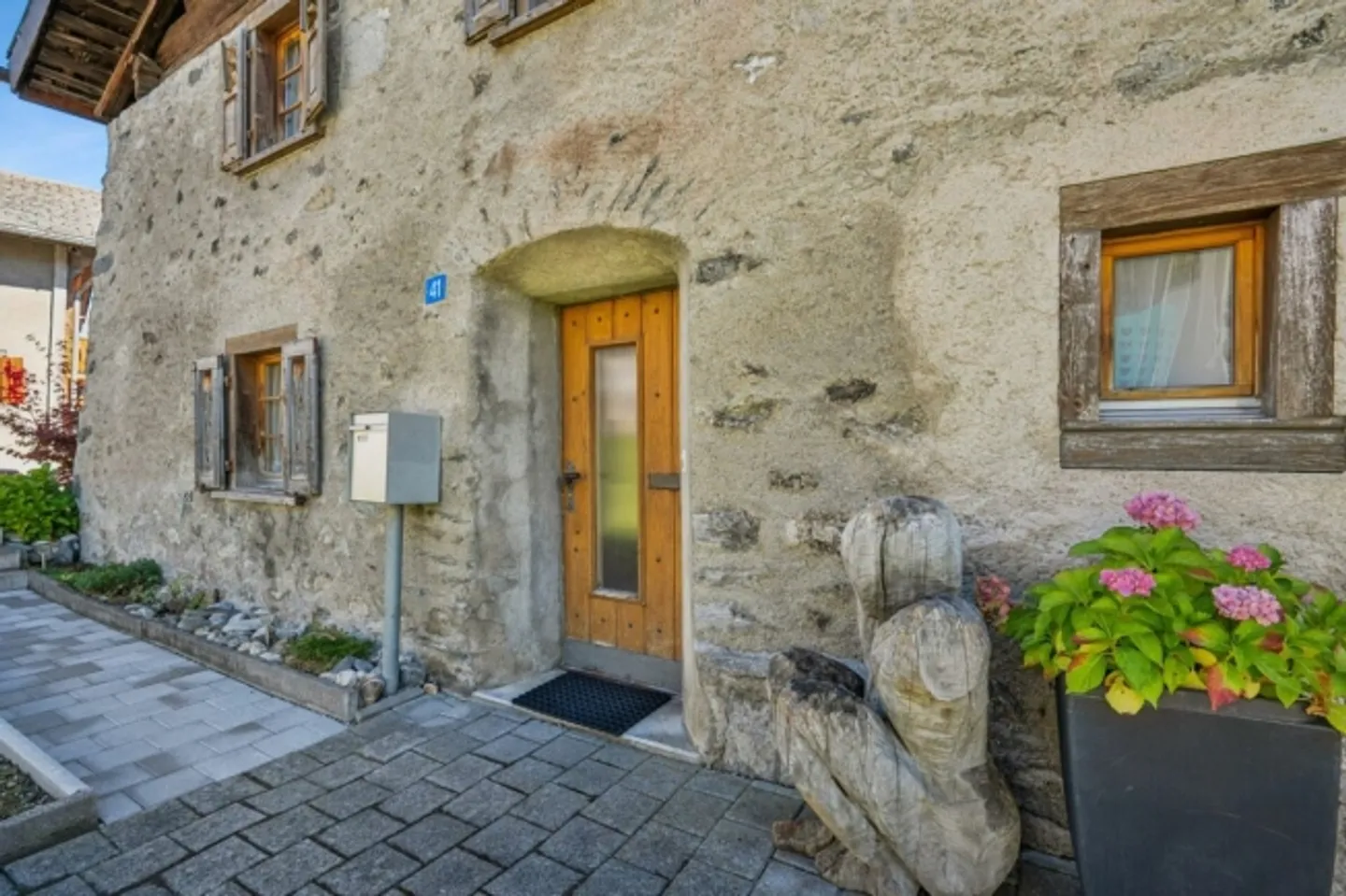 Traditional and charmingly modernized 6.5-room holiday home in the village center - Photo 2 of 20