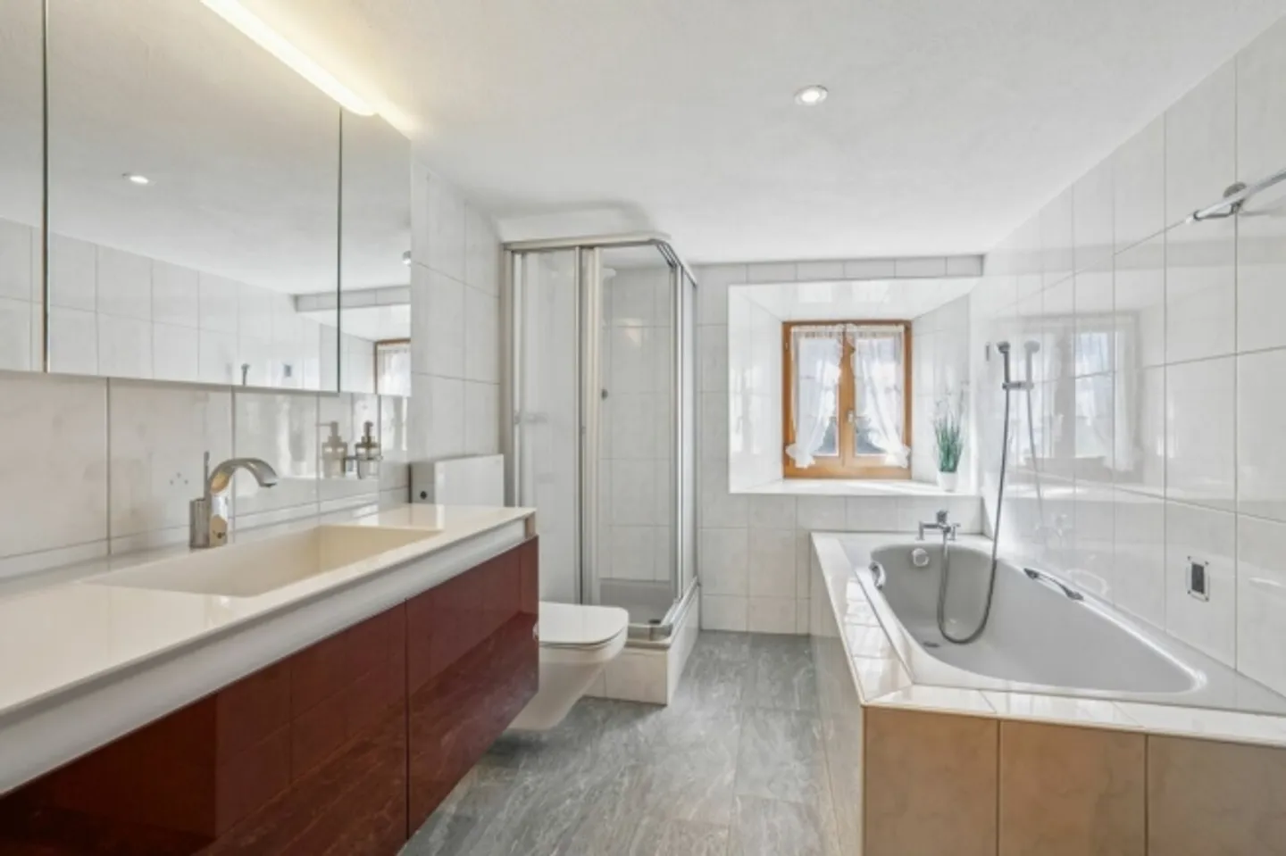 Traditional and charmingly modernized 6.5-room holiday home in the village center - Photo 8 of 20