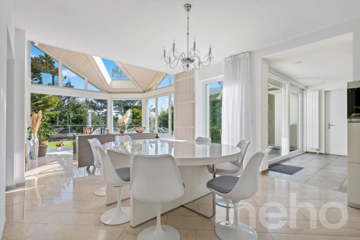 Villa exclusive avec galerie, piscine intérieure et idylle de jardin - Photo 5 sur 12