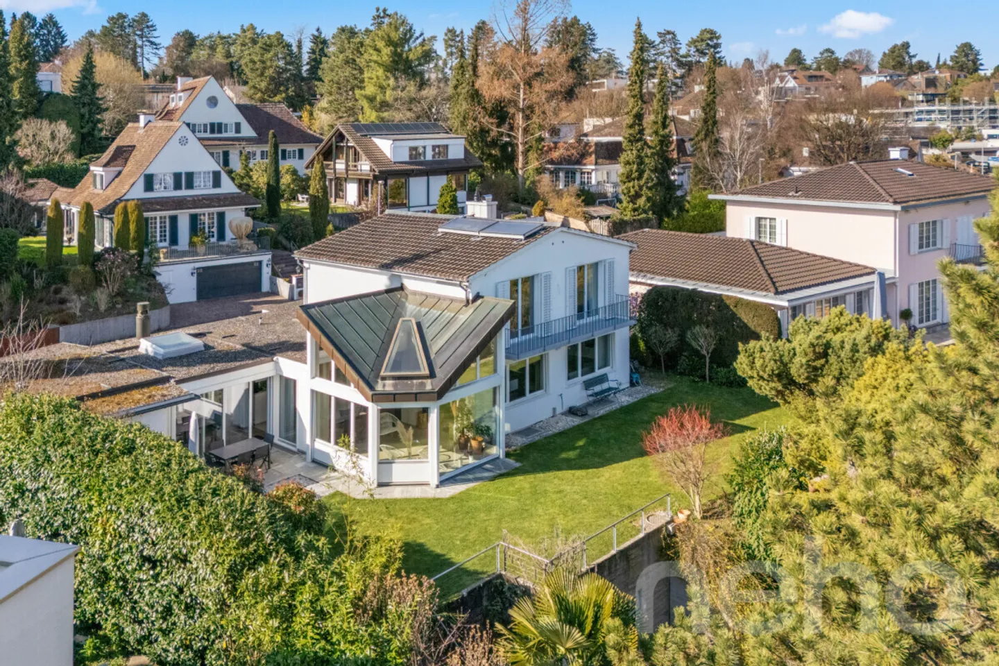 Villa exclusive avec galerie, piscine intérieure et idylle de jardin - Photo 1 sur 12