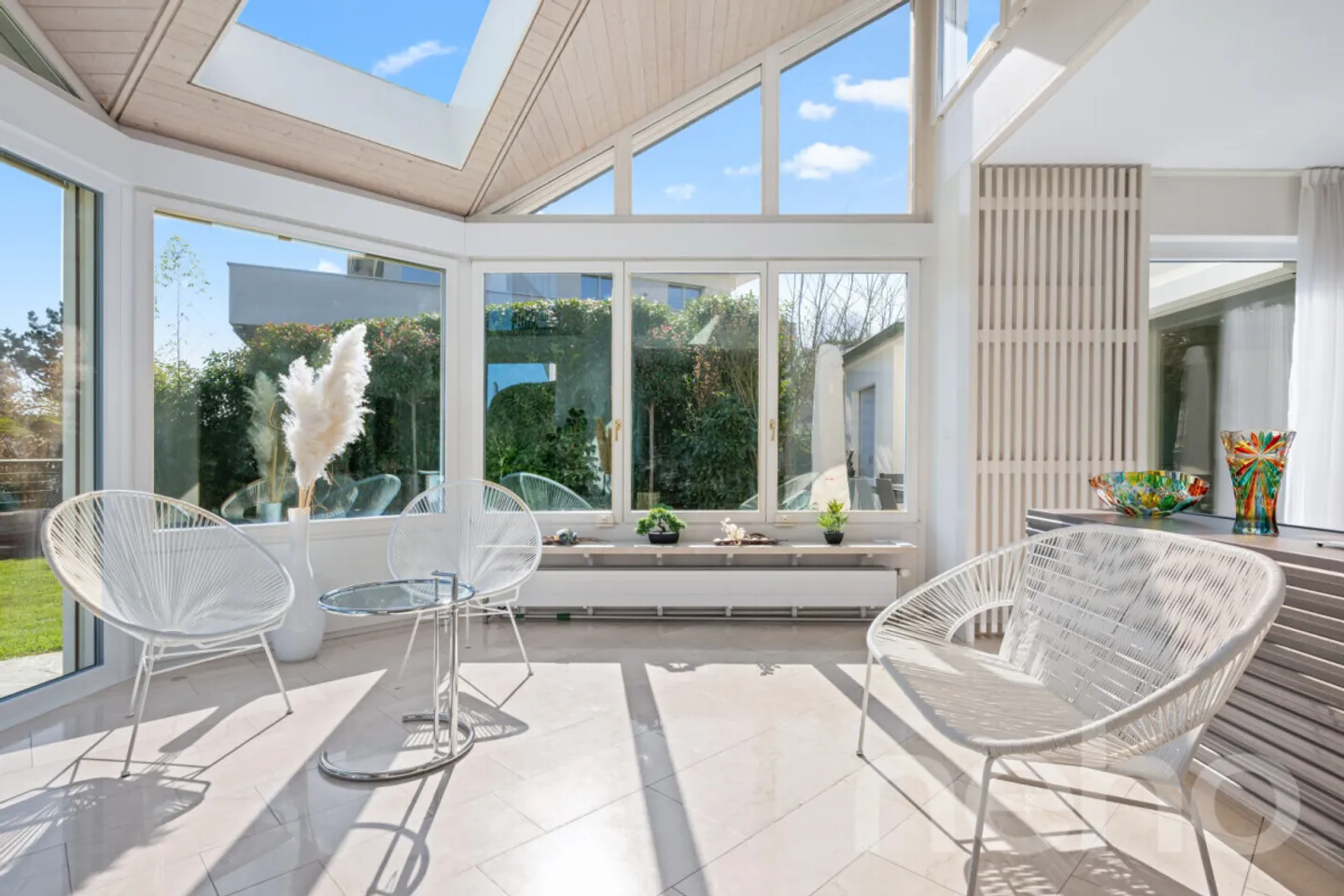 Villa exclusive avec galerie, piscine intérieure et idylle de jardin - Photo 8 sur 12