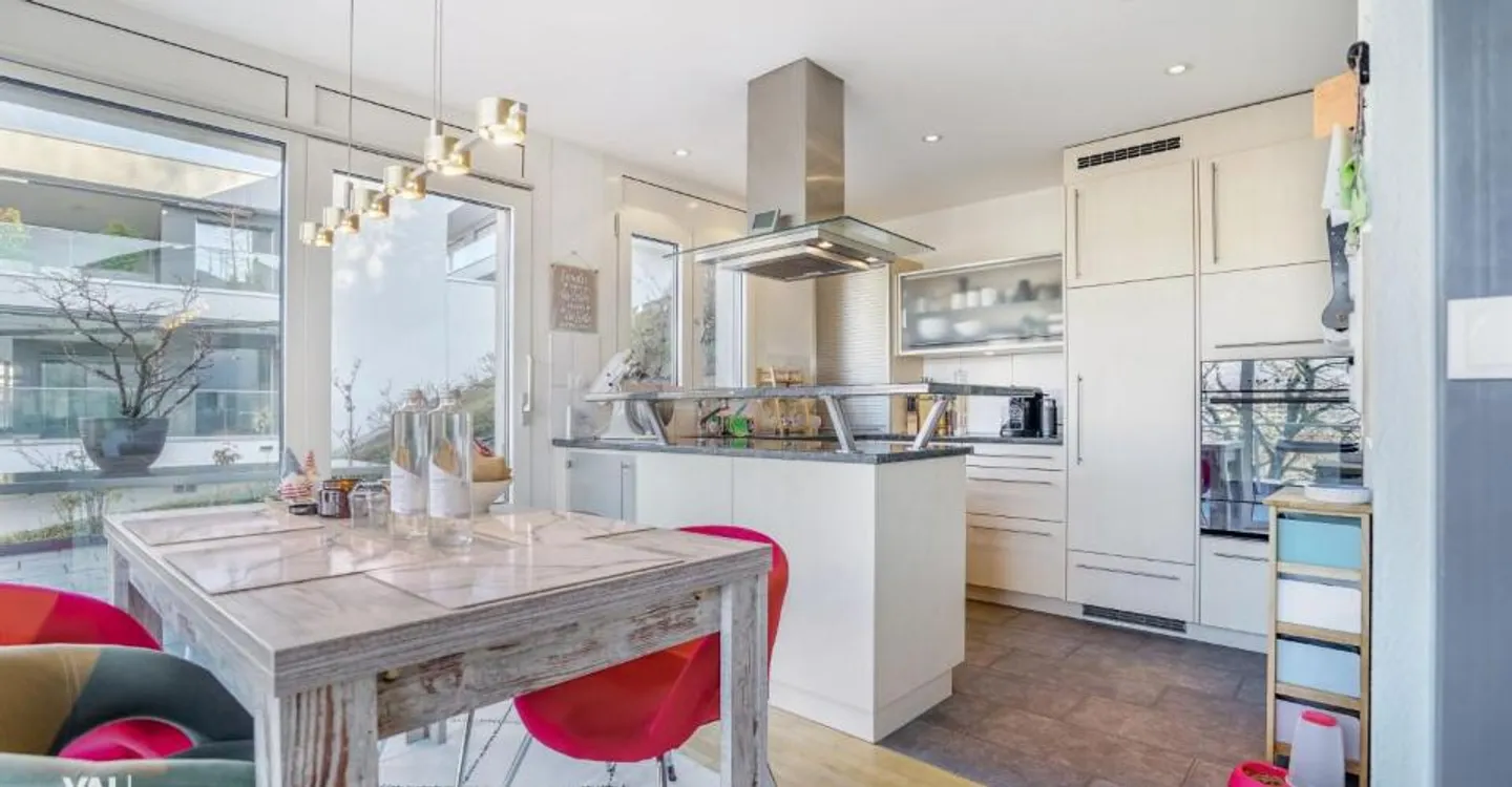Maison jumelée avec valeur ajoutée : vivre, vivre et louer sous un même toit - Photo 3 sur 12