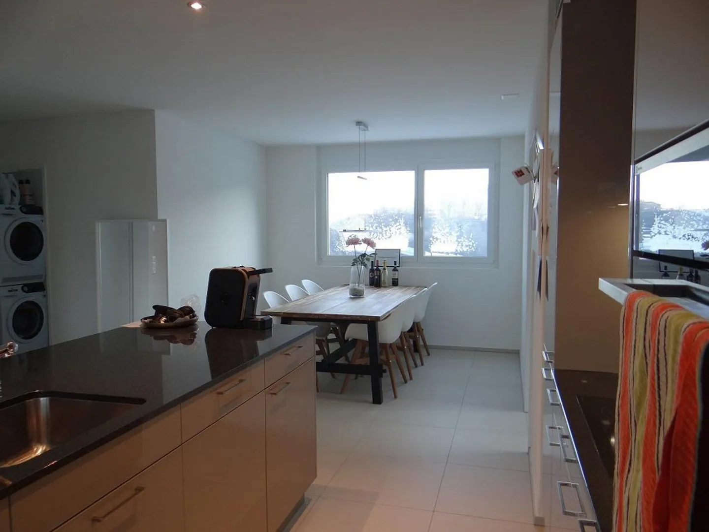 Appartement moderne 3 1/2 pièces avec coin salon - Photo 4 sur 12