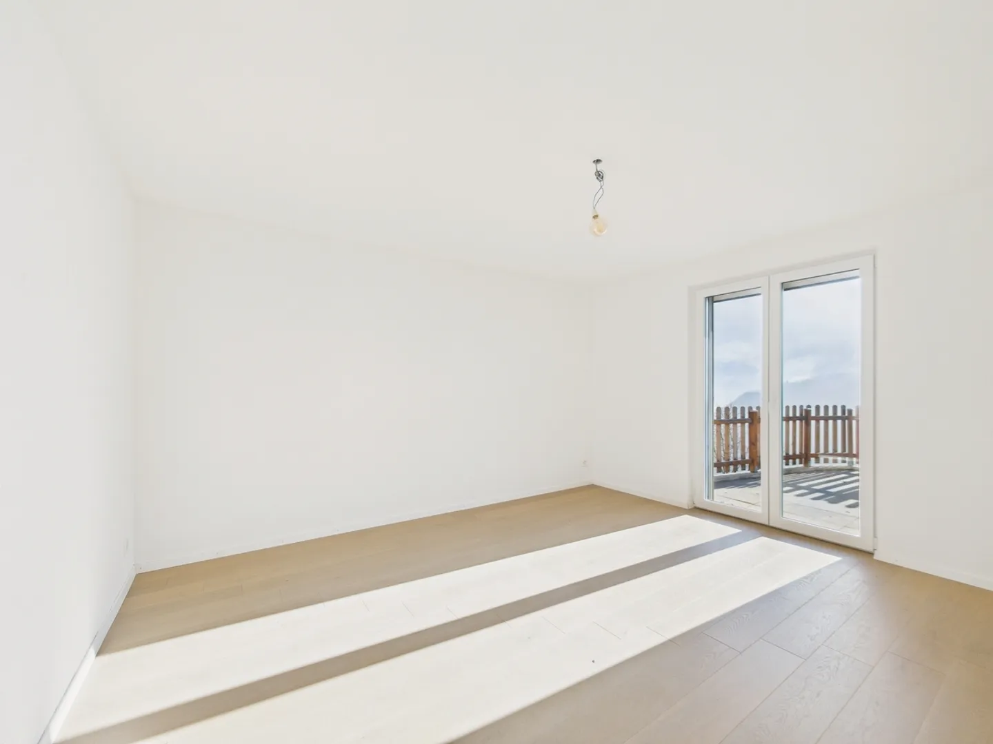 Spacious and bright 4.5-room apartment with a large terrace and stunning mountain views in Miex, VS. - Photo 5 of 13