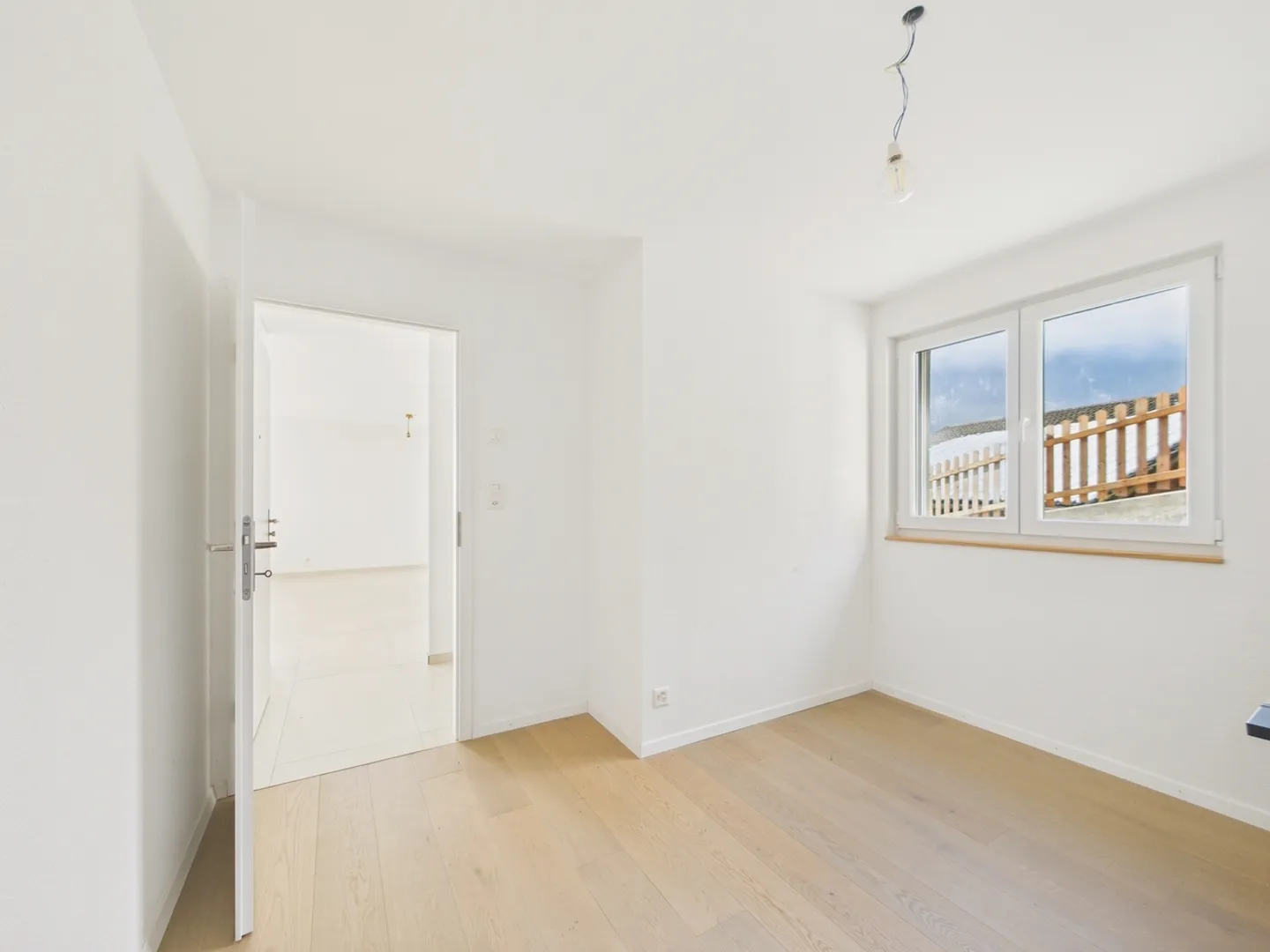 Spacious and bright 4.5-room apartment with a large terrace and stunning mountain views in Miex, VS. - Photo 6 of 13