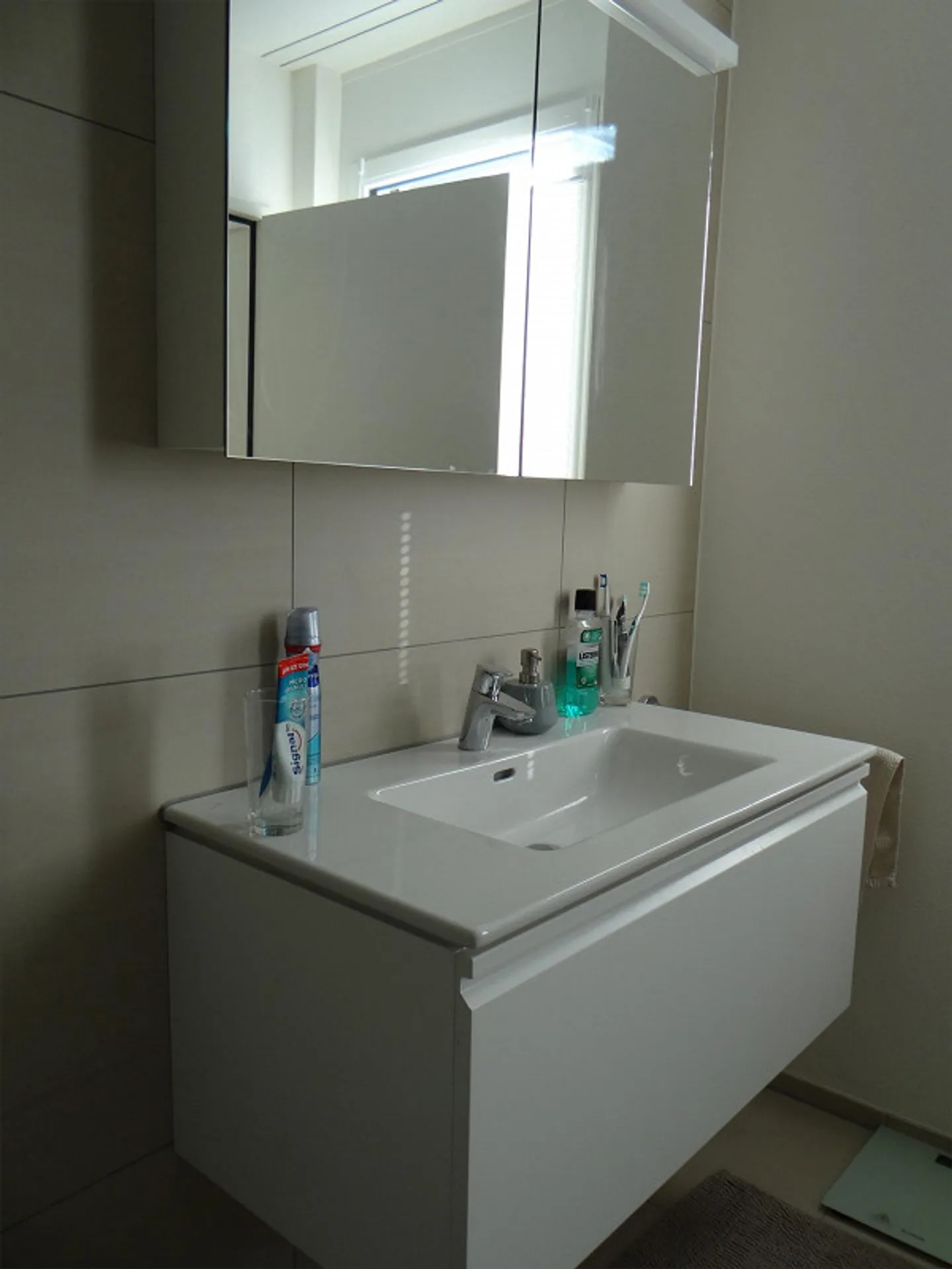 Appartement moderne 3 1/2 pièces avec coin salon - Photo 11 sur 12