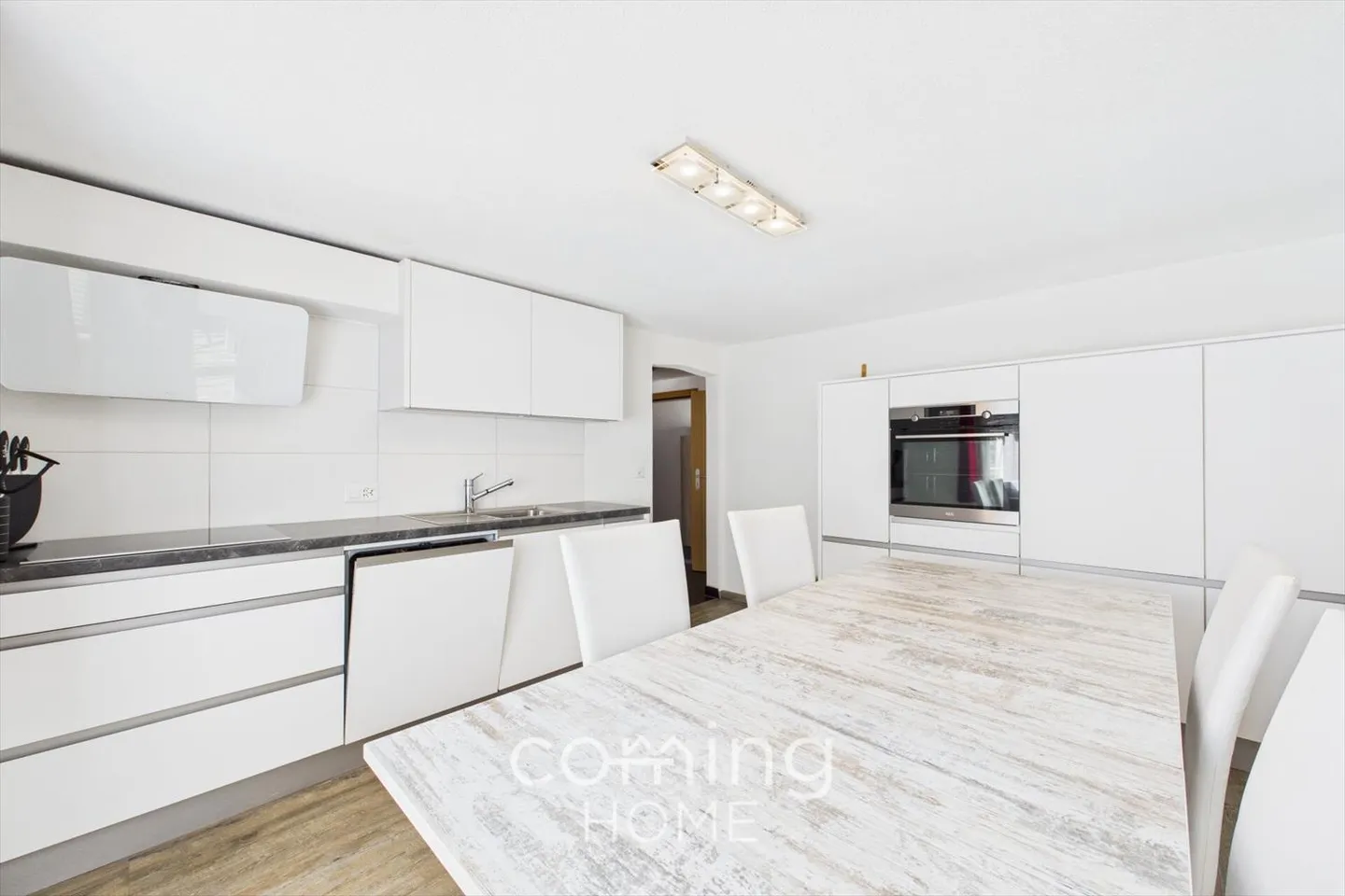 Attraktive 2.5-Zimmerwohnung in Saas-Balen - renoviert, ruhig, wertstabil - Foto 1 von 13