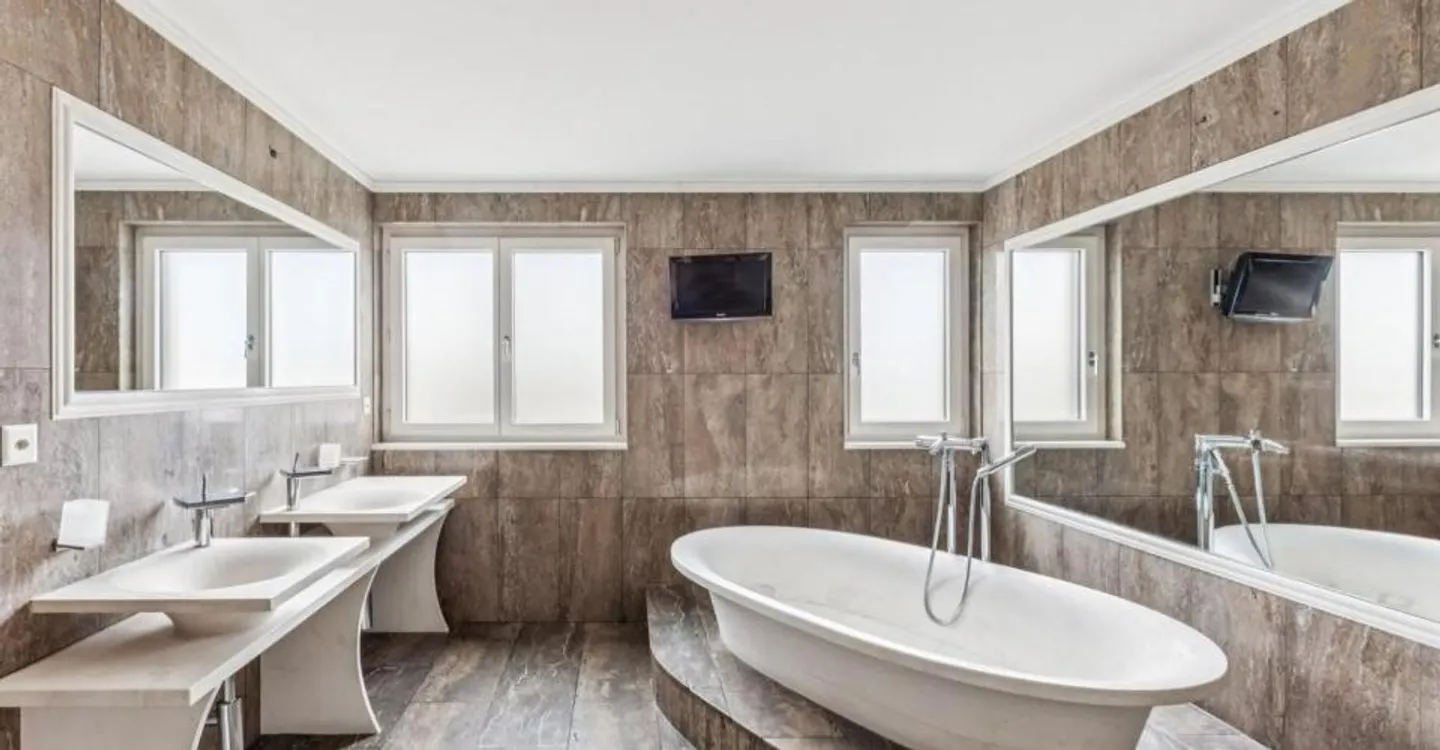 Harmonie, Raum und Natur! Eine einzigartige Villa in St-Blaise mit Seeblick - Foto 8 von 9
