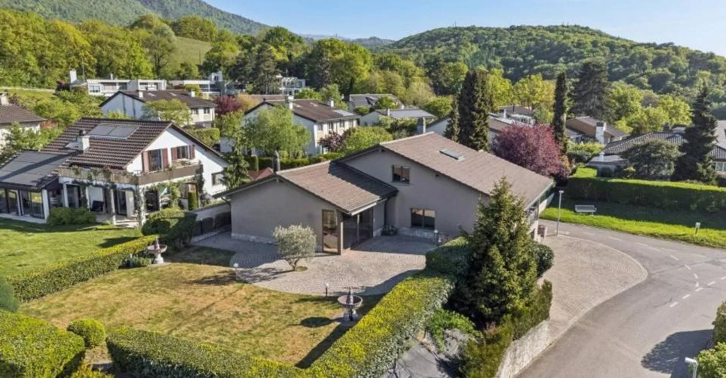 Harmonie, Raum und Natur! Eine einzigartige Villa in St-Blaise mit Seeblick - Foto 9 von 9
