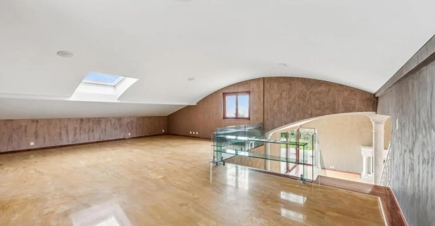 Harmonie, Raum und Natur! Eine einzigartige Villa in St-Blaise mit Seeblick - Foto 6 von 9