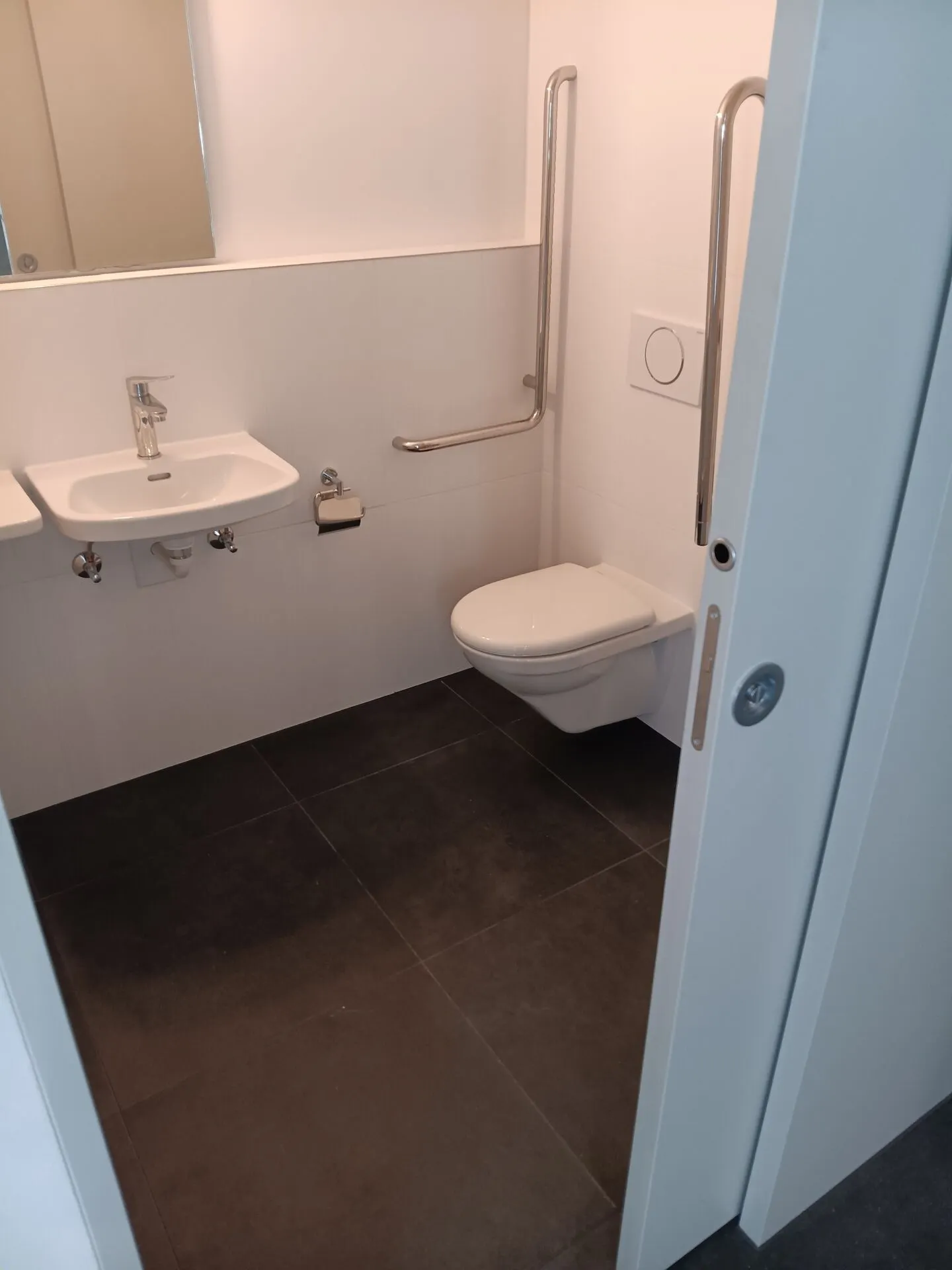 Nuovi uffici condivisi o studi moderni in un edificio storico - Foto 3 di 7