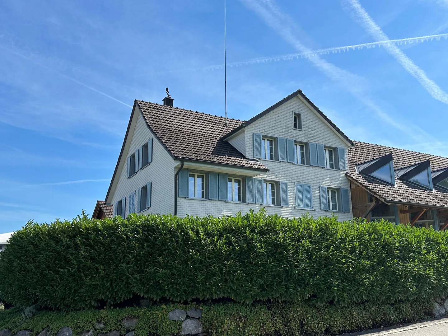 Casa unifamiliare spaziosa e ben tenuta su 4 piani - Foto 2 di 11