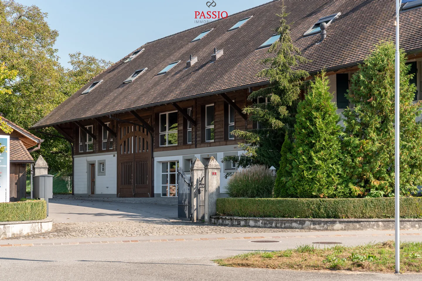 Vie exclusive sur 3 niveaux : Appartement luxueux de 7 pièces dans un emplacement privilégié - Photo 4 sur 21