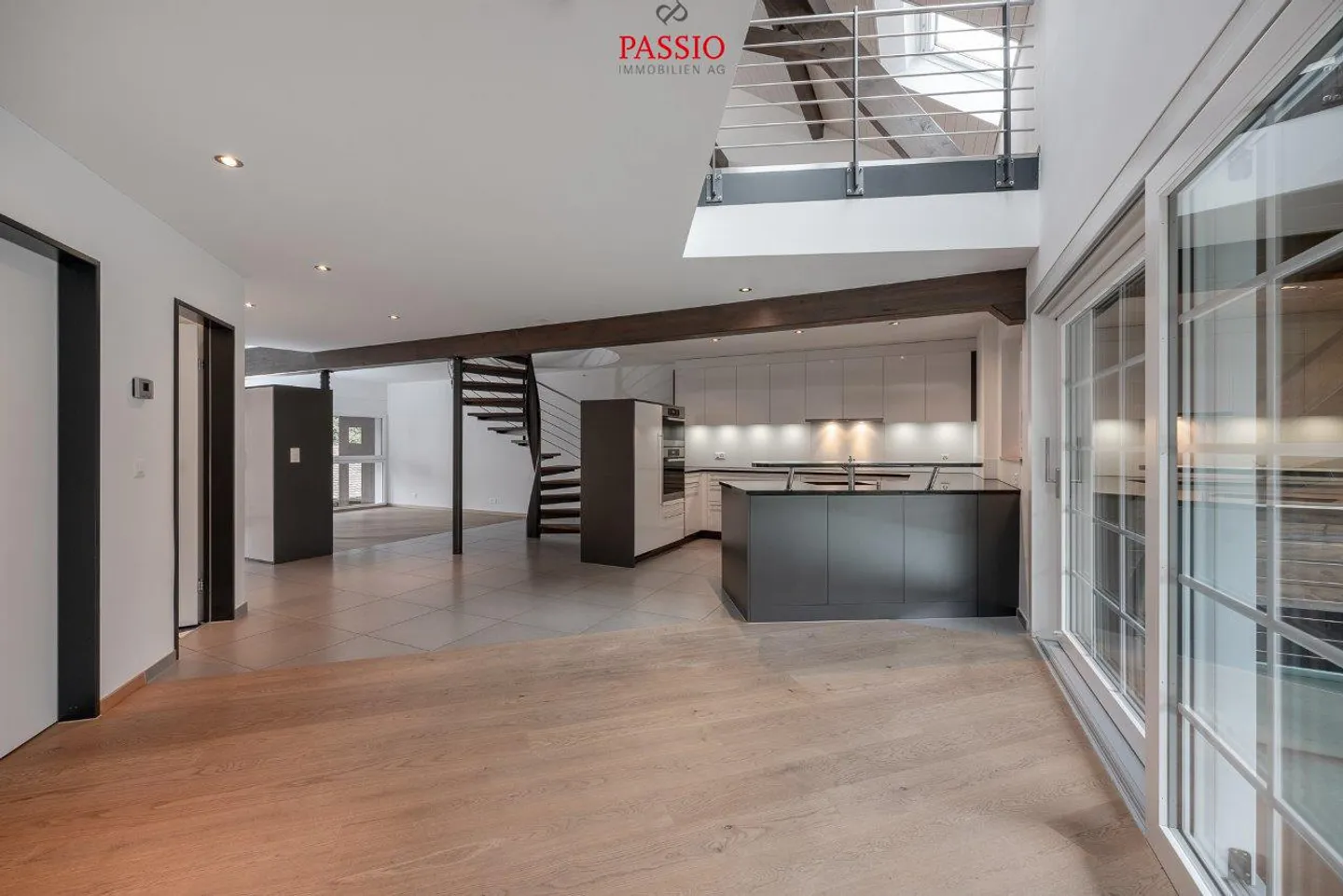 Vie exclusive sur 3 niveaux : Appartement luxueux de 7 pièces dans un emplacement privilégié - Photo 5 sur 31