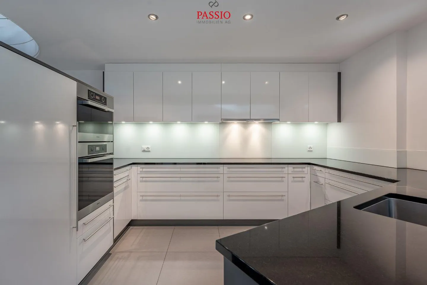 Vie exclusive sur 3 niveaux : Appartement luxueux de 7 pièces dans un emplacement privilégié - Photo 6 sur 31