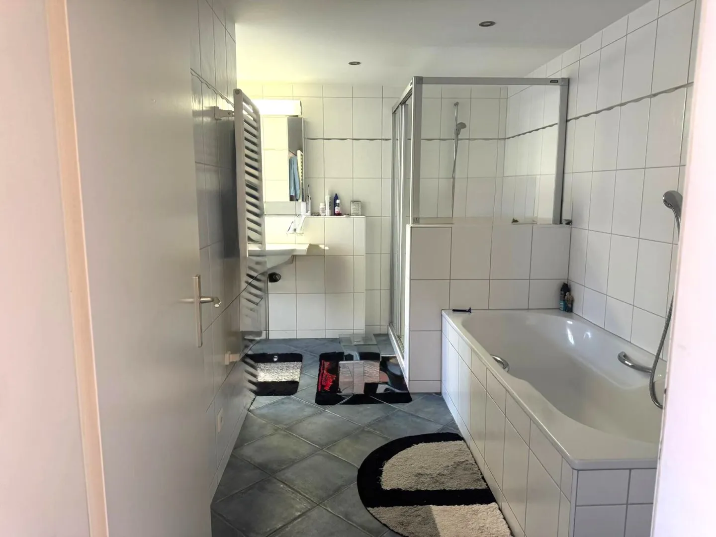Casa unifamiliare spaziosa e ben tenuta su 4 piani - Foto 10 di 11