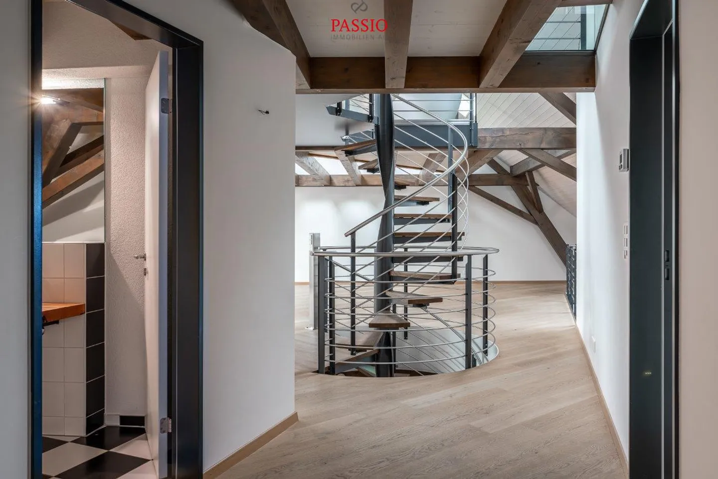 Vie exclusive sur 3 niveaux : Appartement luxueux de 7 pièces dans un emplacement privilégié - Photo 20 sur 31