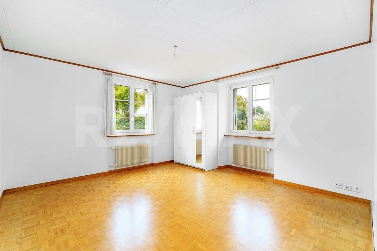 2096 m2 Land, Bauernhaus mit 2 Wohnungen und Anbau mit grossem Potenzial - Foto 10 von 13