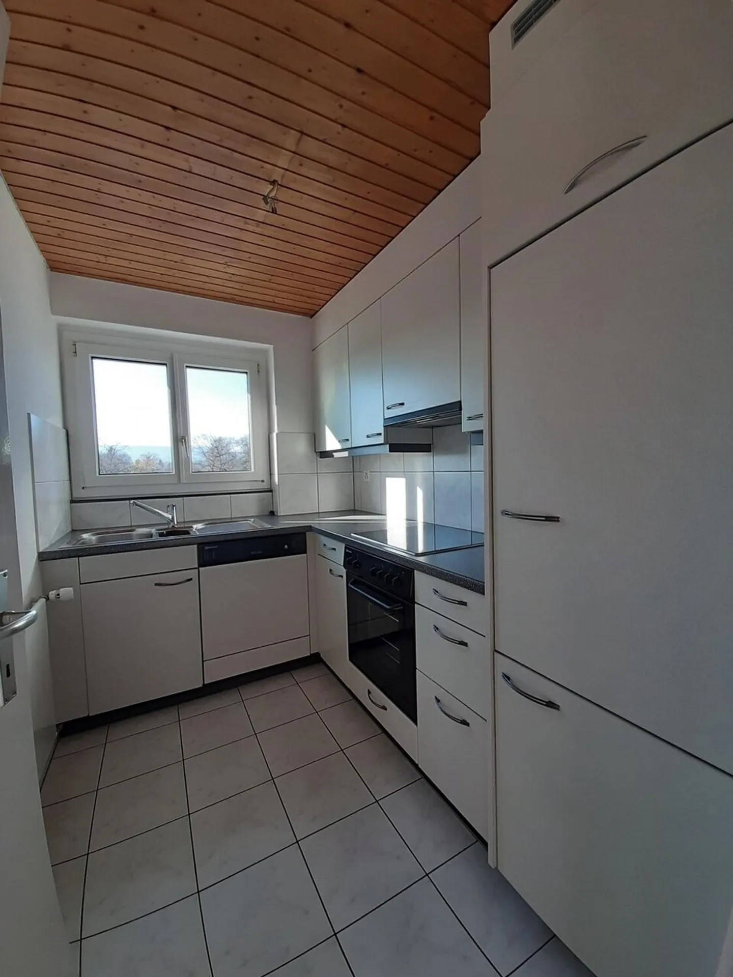 Apartment for rent - Photo 5 of 10