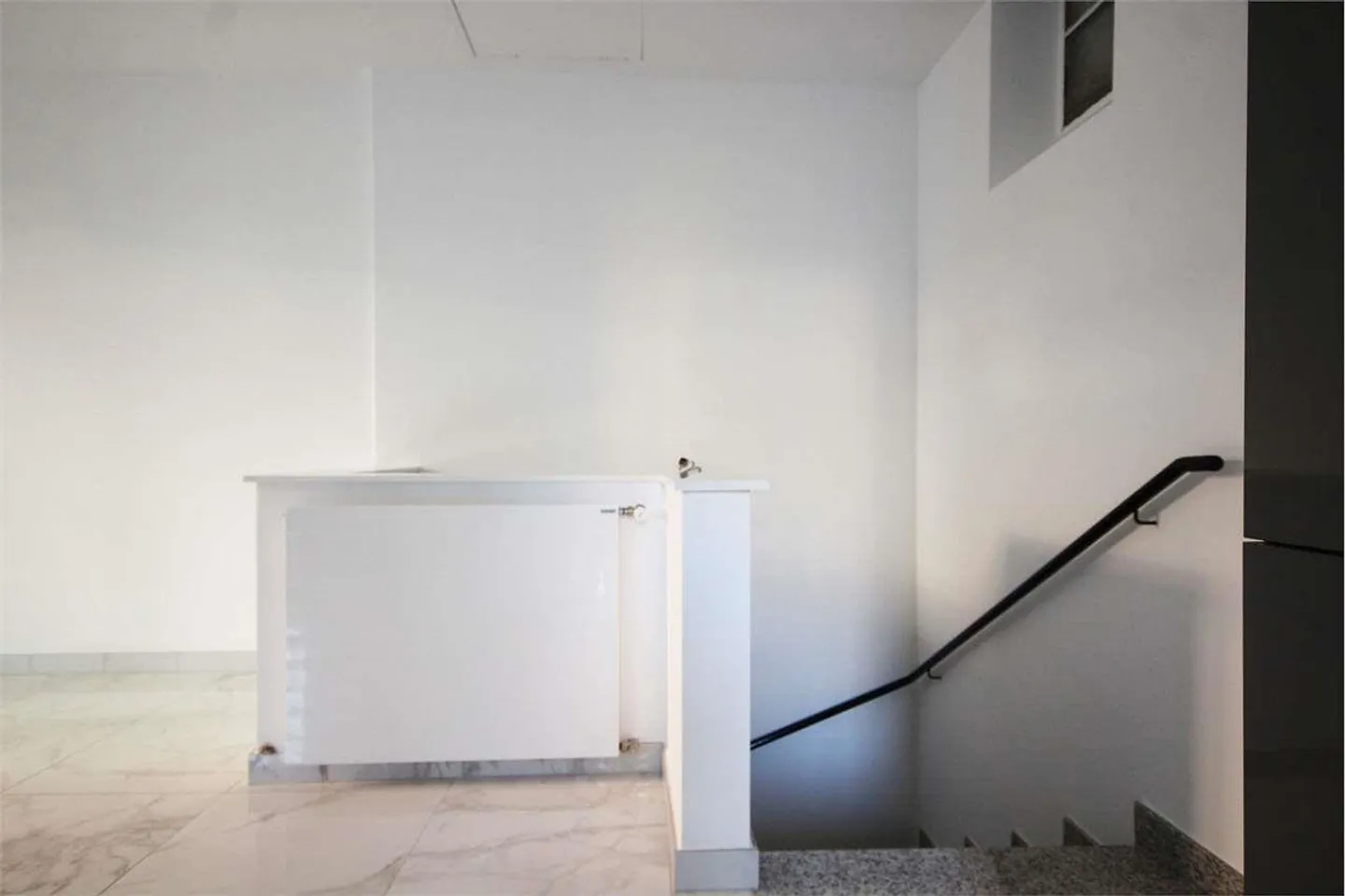 Attico con 2,5 camere in un piccolo complesso residenziale vicino al lago - Foto 5 di 10