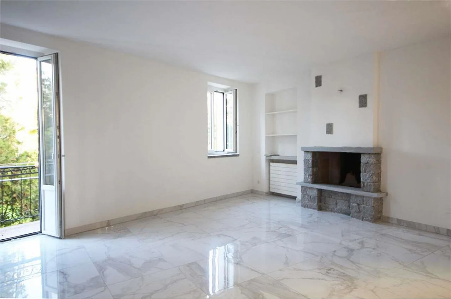 Attico con 2,5 camere in un piccolo complesso residenziale vicino al lago - Foto 2 di 10