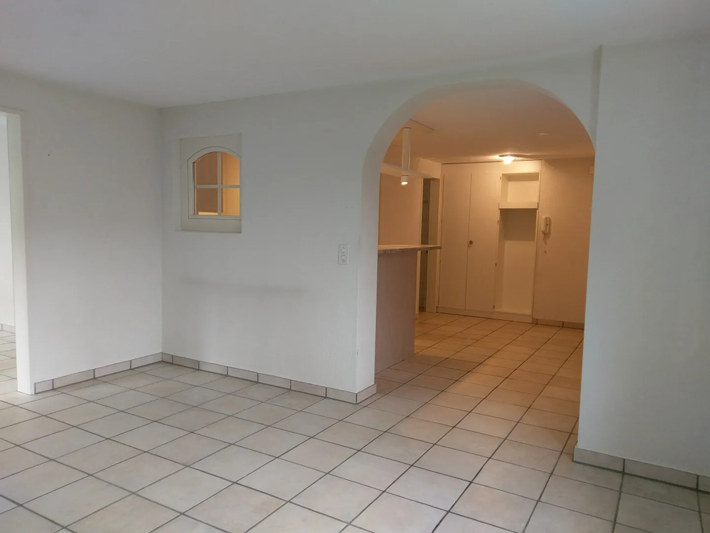 Sehr schöne 2,5 Zimmerwohnung mit eigenem Gartensitzplatz in Buochs - Foto 1 von 15