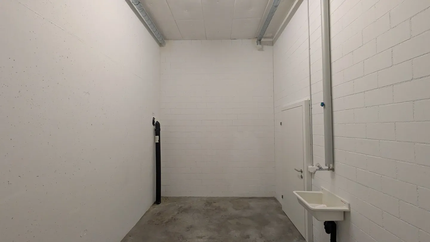 Storage space for rent - Photo 2 of 11