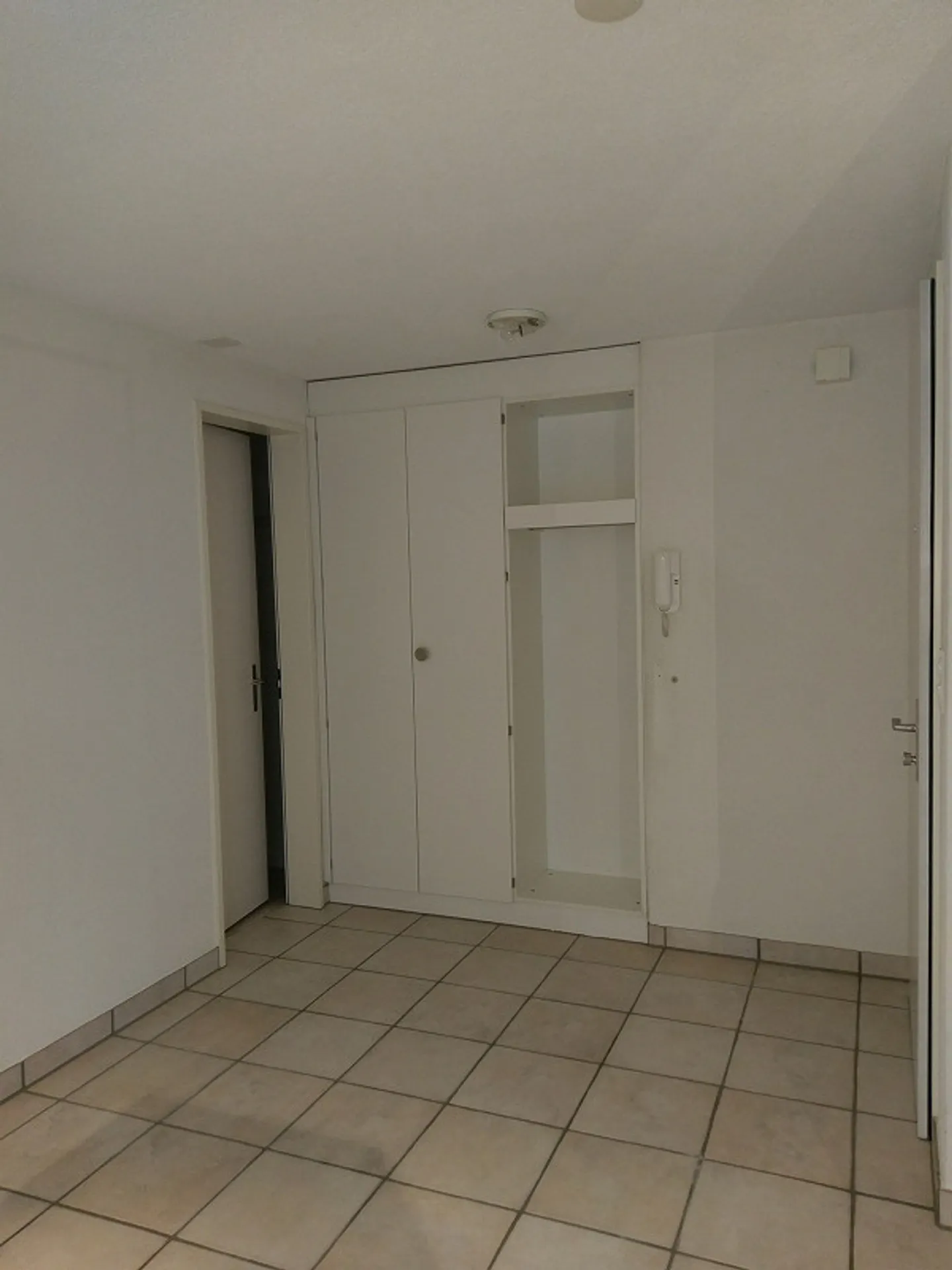 Sehr schöne 2,5 Zimmerwohnung mit eigenem Gartensitzplatz in Buochs - Foto 2 von 15