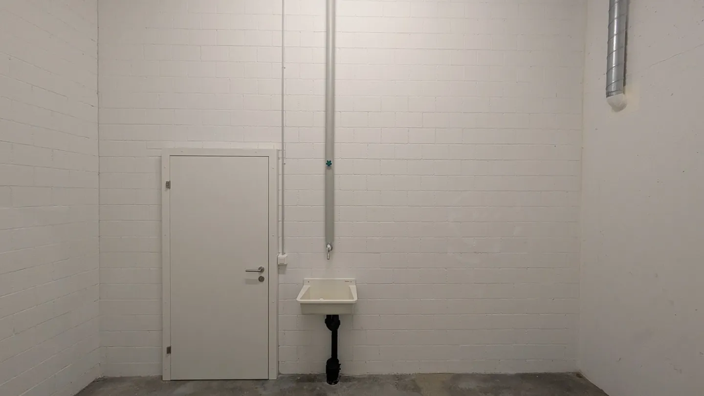 Storage space for rent - Photo 3 of 11