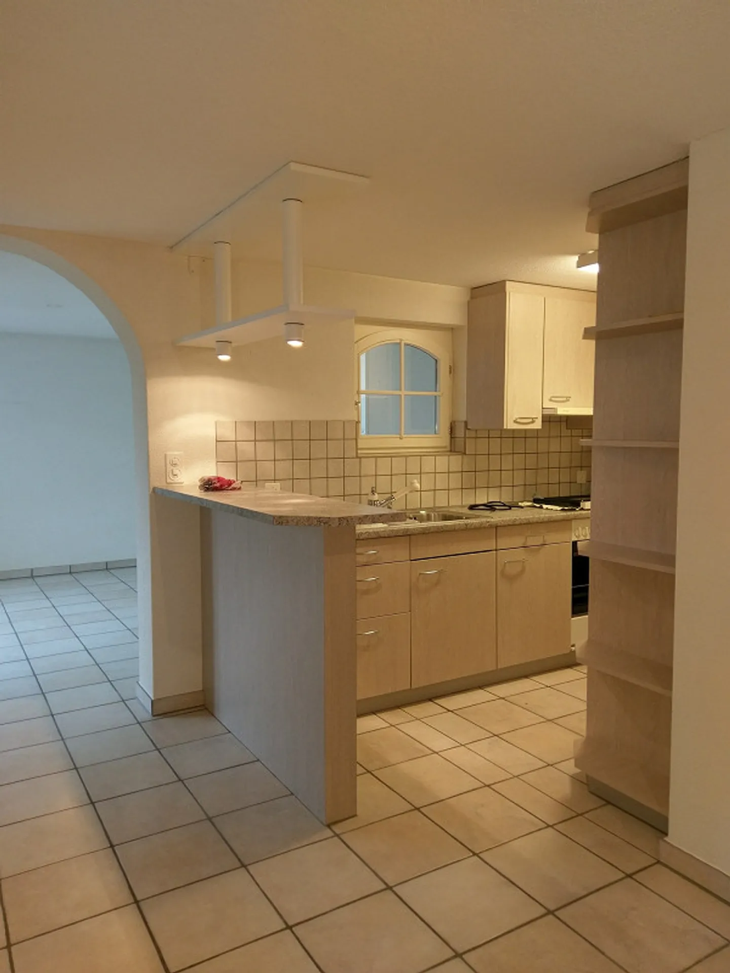 Sehr schöne 2,5 Zimmerwohnung mit eigenem Gartensitzplatz in Buochs - Foto 3 von 15