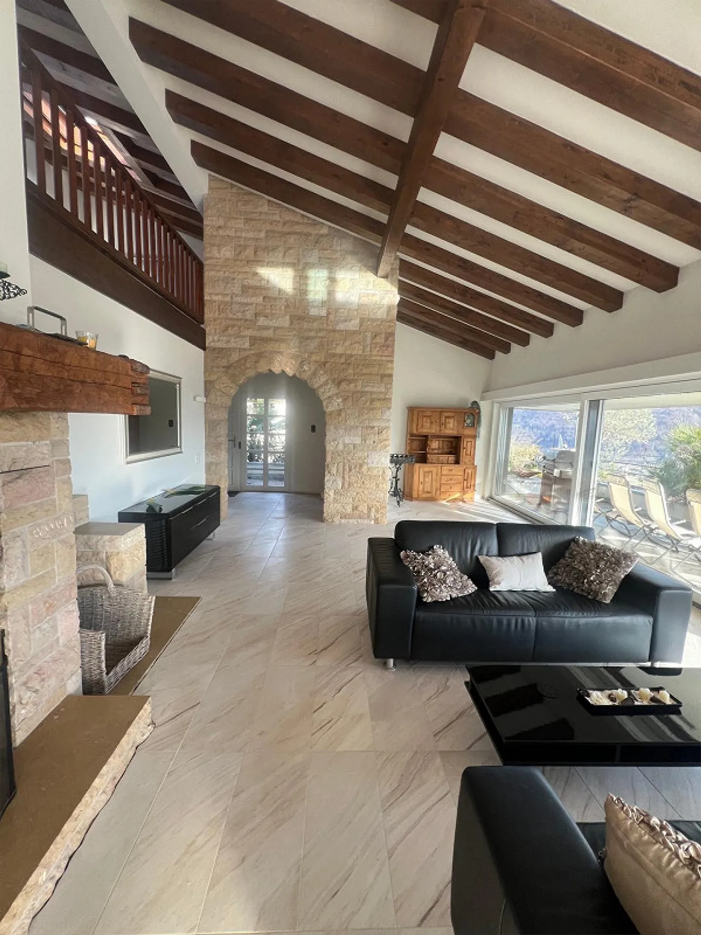 Villa da ristrutturare parzialmente - Foto 1 di 13