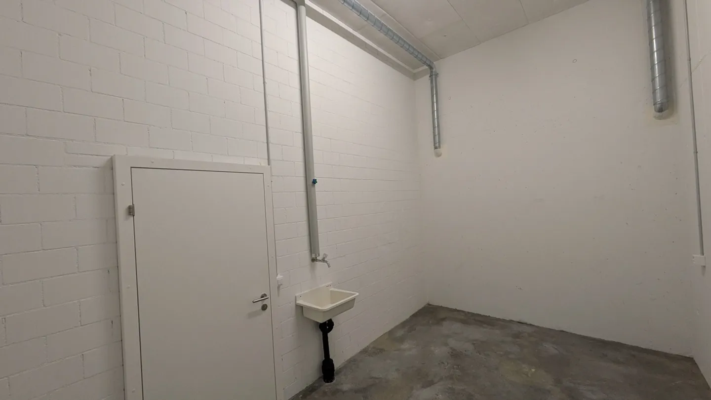 Storage space for rent - Photo 8 of 11