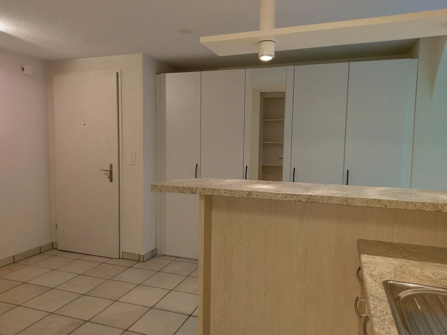 Sehr schöne 2,5 Zimmerwohnung mit eigenem Gartensitzplatz in Buochs - Foto 5 von 15