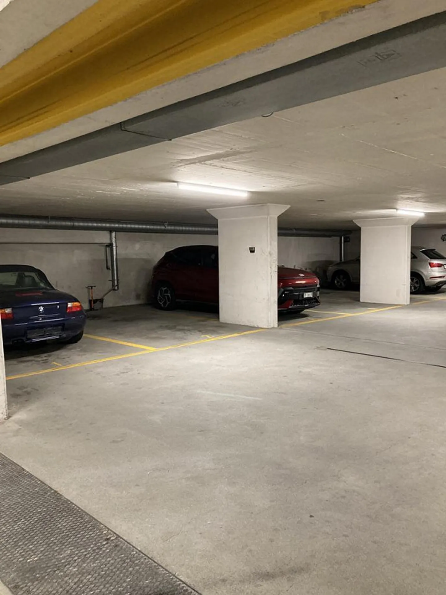 Parking space in underground garage for rent - Photo 2 of 2