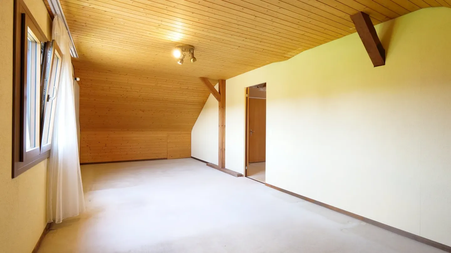 Single-family house in a central and quiet location with unique expansion potential - Photo 10 of 18
