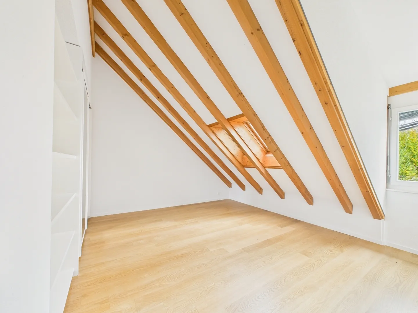 Appartement triplex-maisonette de 6,5 pièces fraîchement rénové à Wallisellen, canton de ZH - Photo 6 sur 9