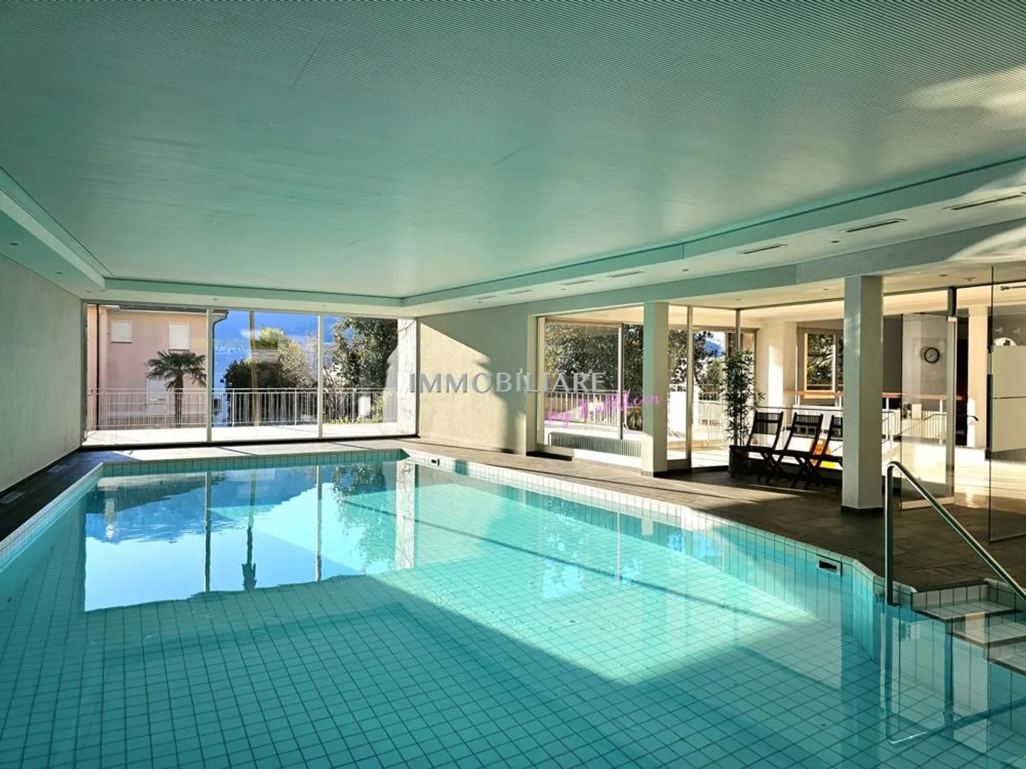 «Attikawohnung mit Panoramaseeblick und Kamin in zentraler Ruhiglage» - Foto 17 di 22