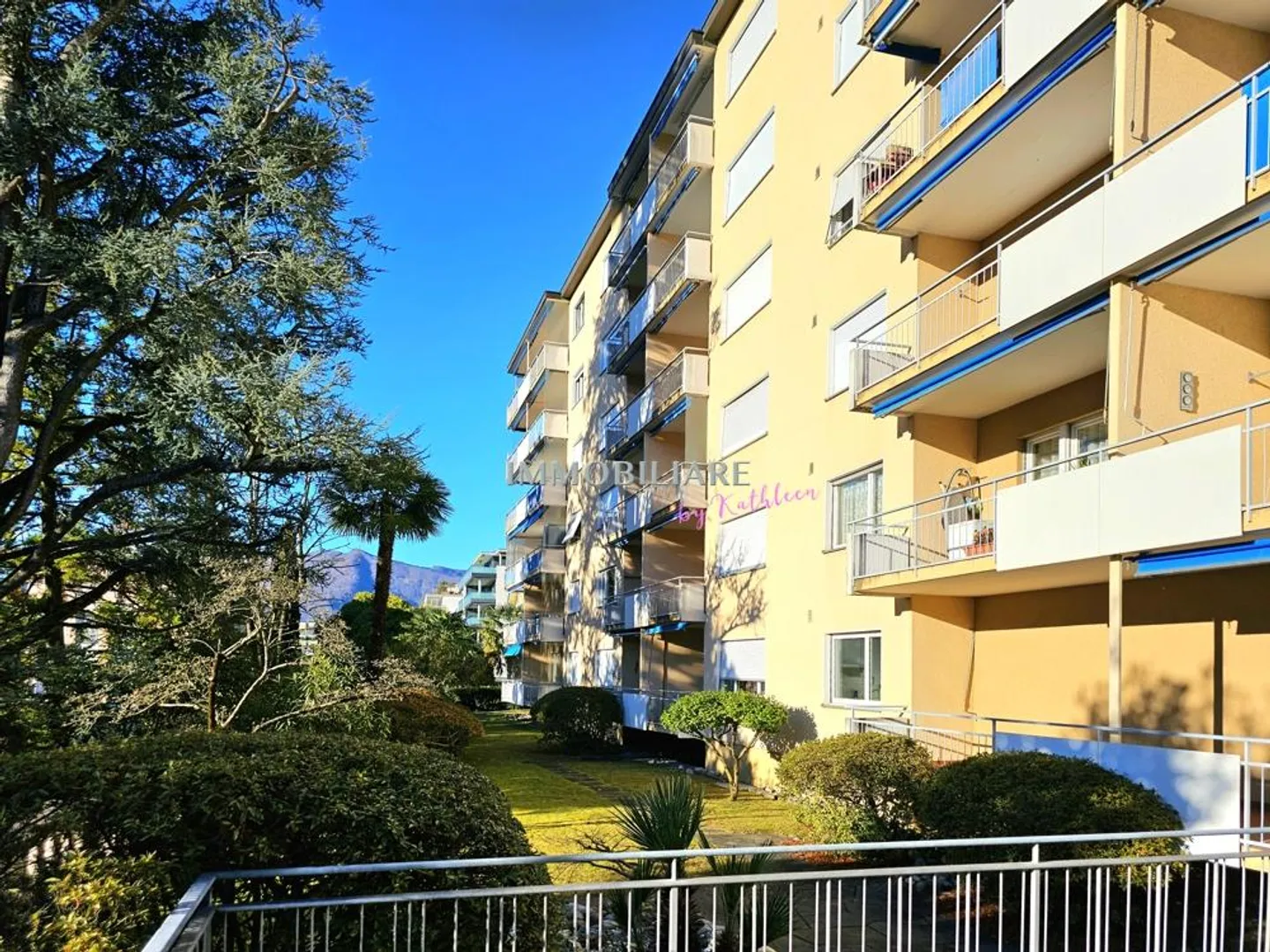 «Attikawohnung mit Panoramaseeblick und Kamin in zentraler Ruhiglage» - Foto 19 di 22