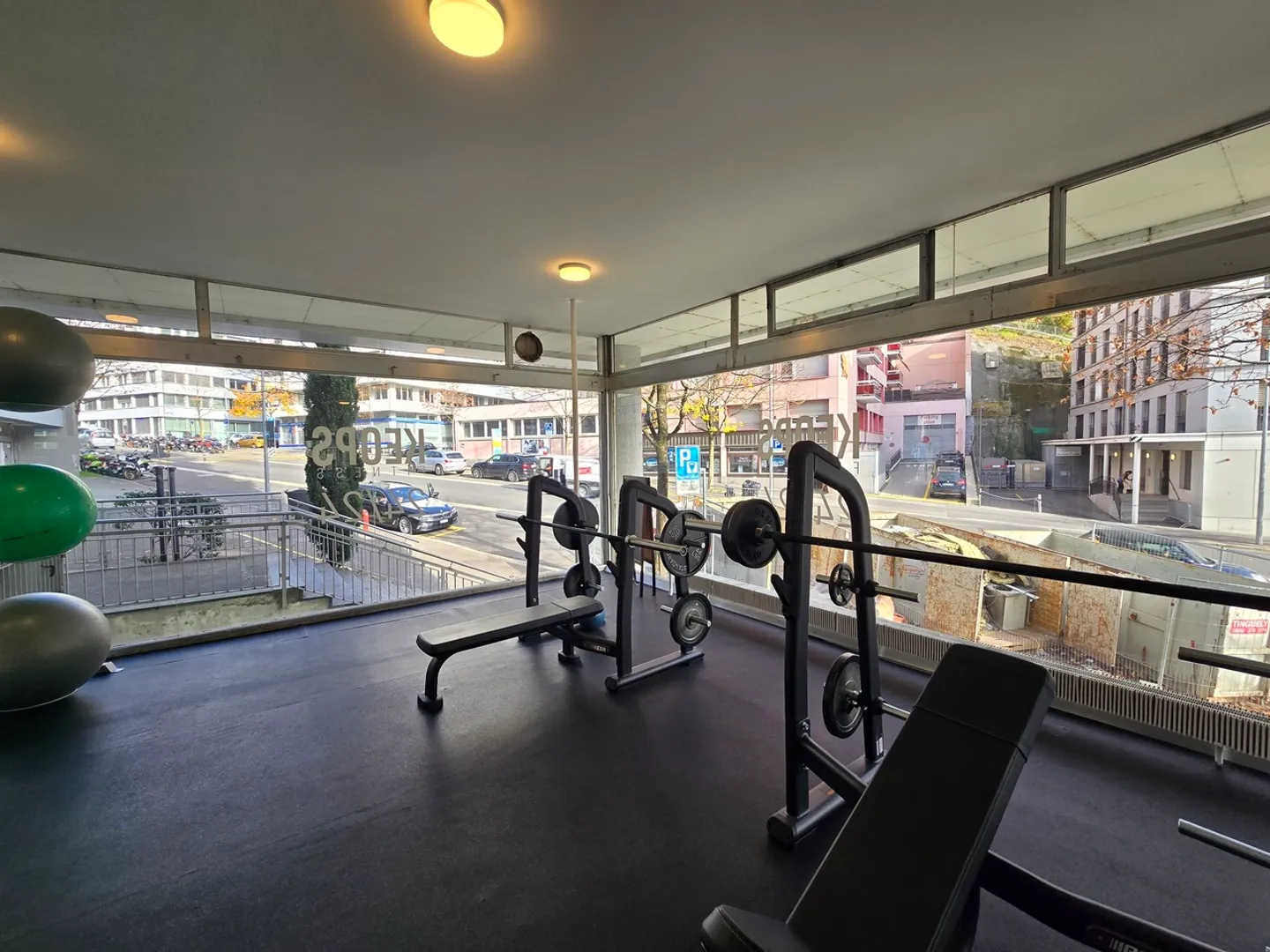 Salle de fitness de 422m² - Rez-de-chaussée - Centre-ville de Lausanne - Photo 2 sur 10