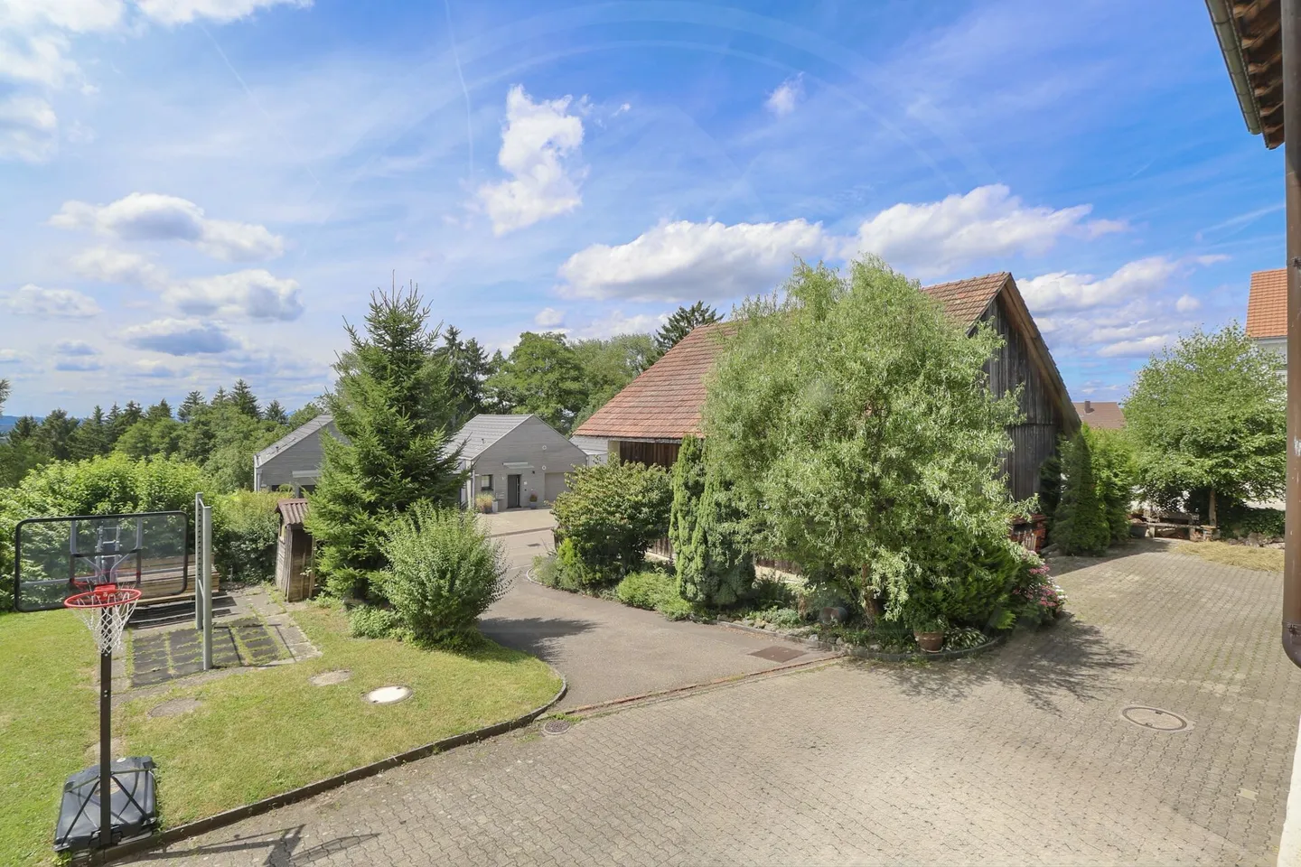 Charming Family Home in Bellikon - Photo 14 of 15